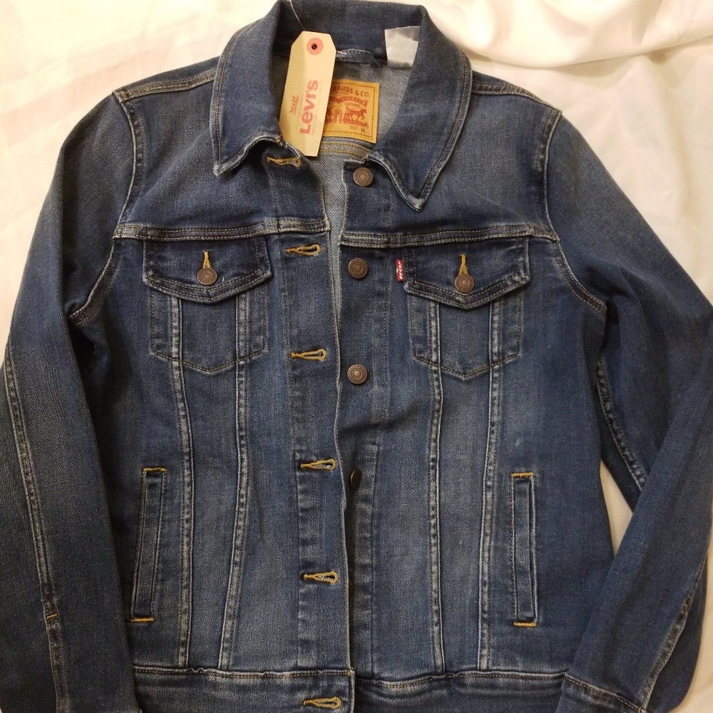 NWT Womens Levi Jean Jacket Size M